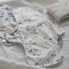 Load image into Gallery viewer, 2 Fiyyah Cloth Period Pads in leafy prints - eco friendly periods - Peanut and Poppet UK
